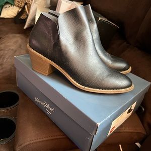 Black Booties, size 10, universal thread goods co.